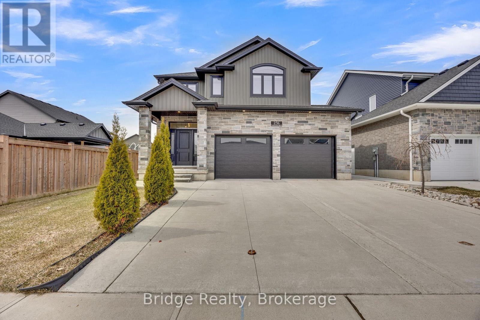 256 TAMARACK BOULEVARD, Woodstock (Woodstock - North)