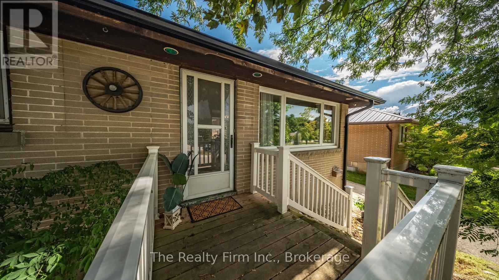 912 ALICE STREET, Woodstock (Woodstock - South)