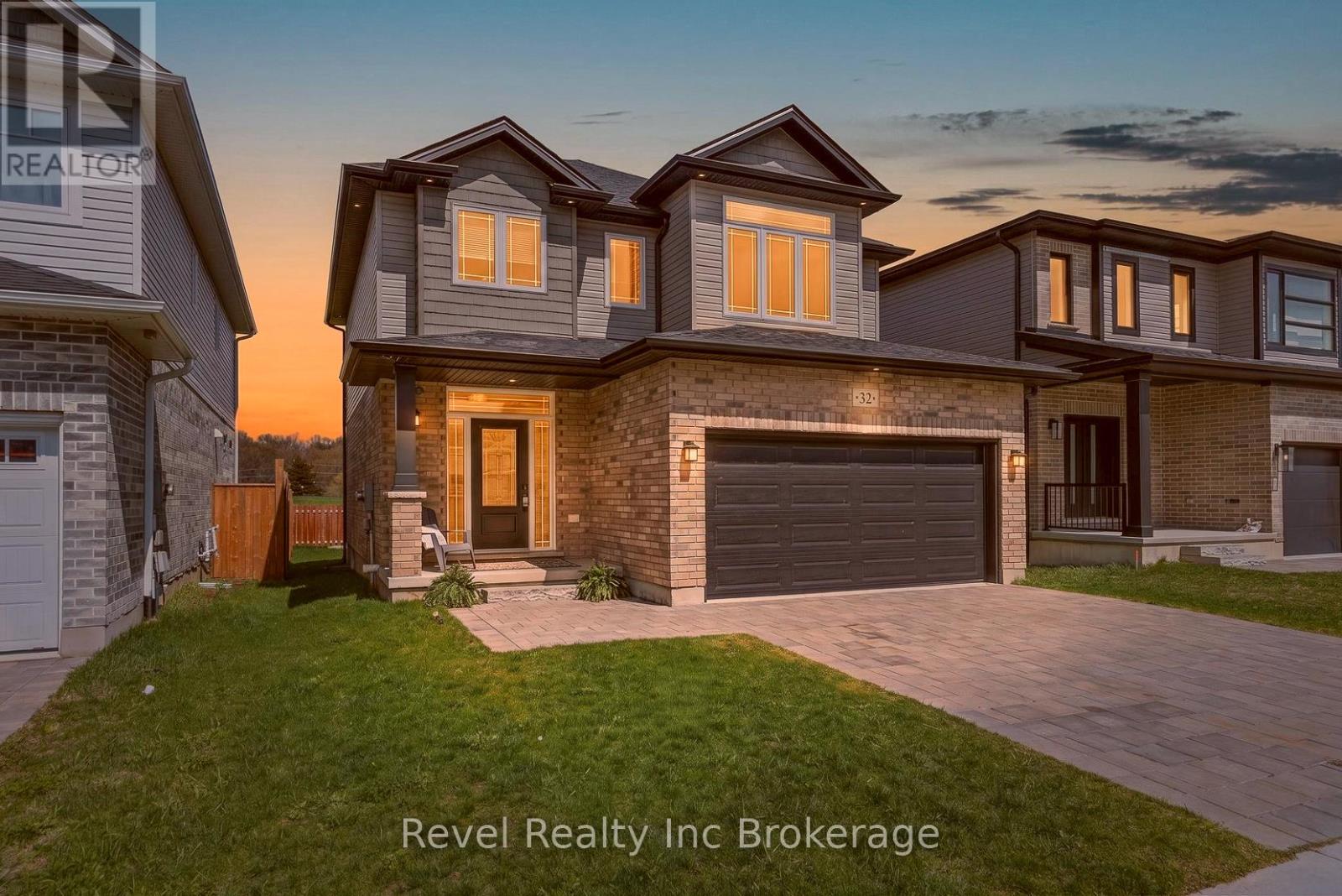 32 SUTHERLAND CRESCENT, Ingersoll (Ingersoll - South)