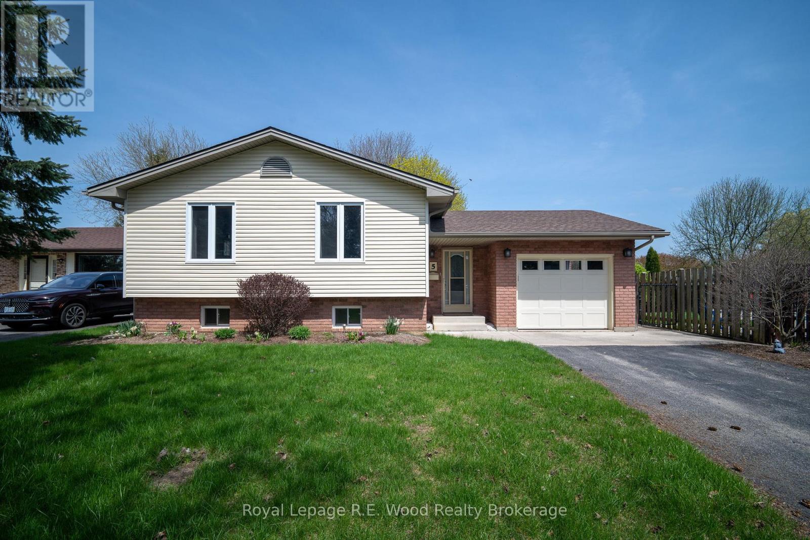 5 KAMPS CRESCENT, Tillsonburg