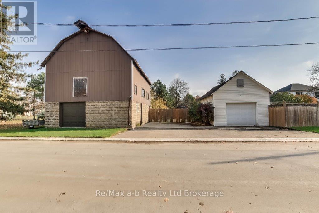 27 GISSING STREET W, Blandford-Blenheim