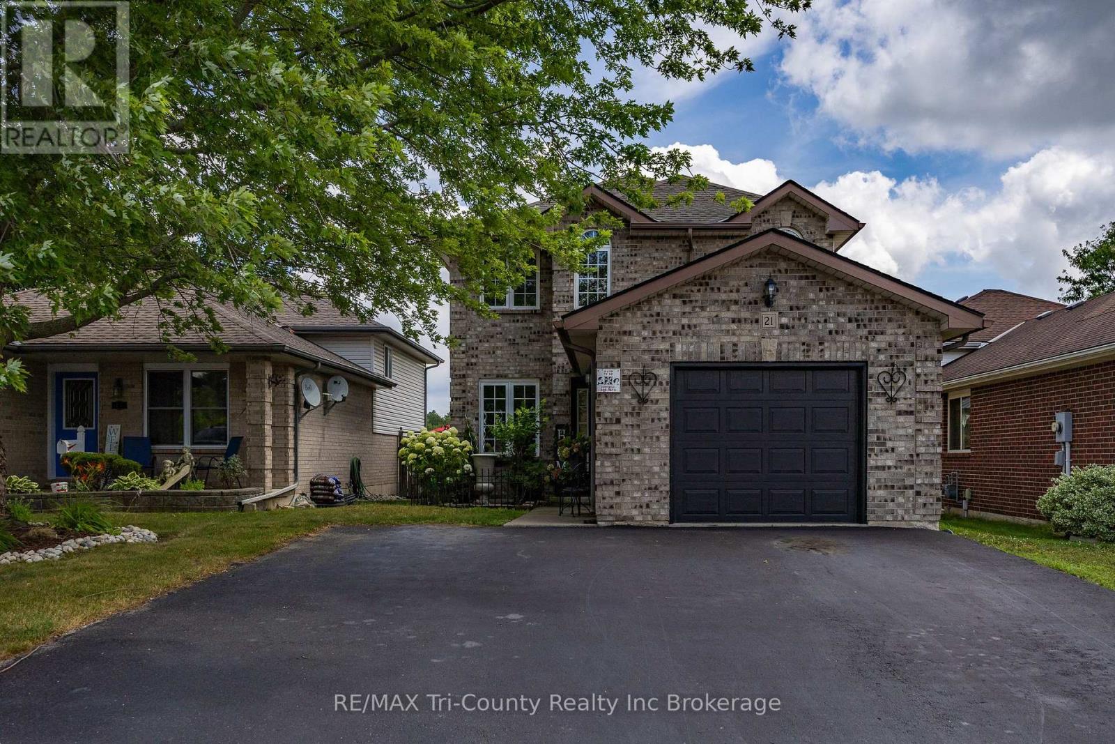 21 KARA LANE, Tillsonburg