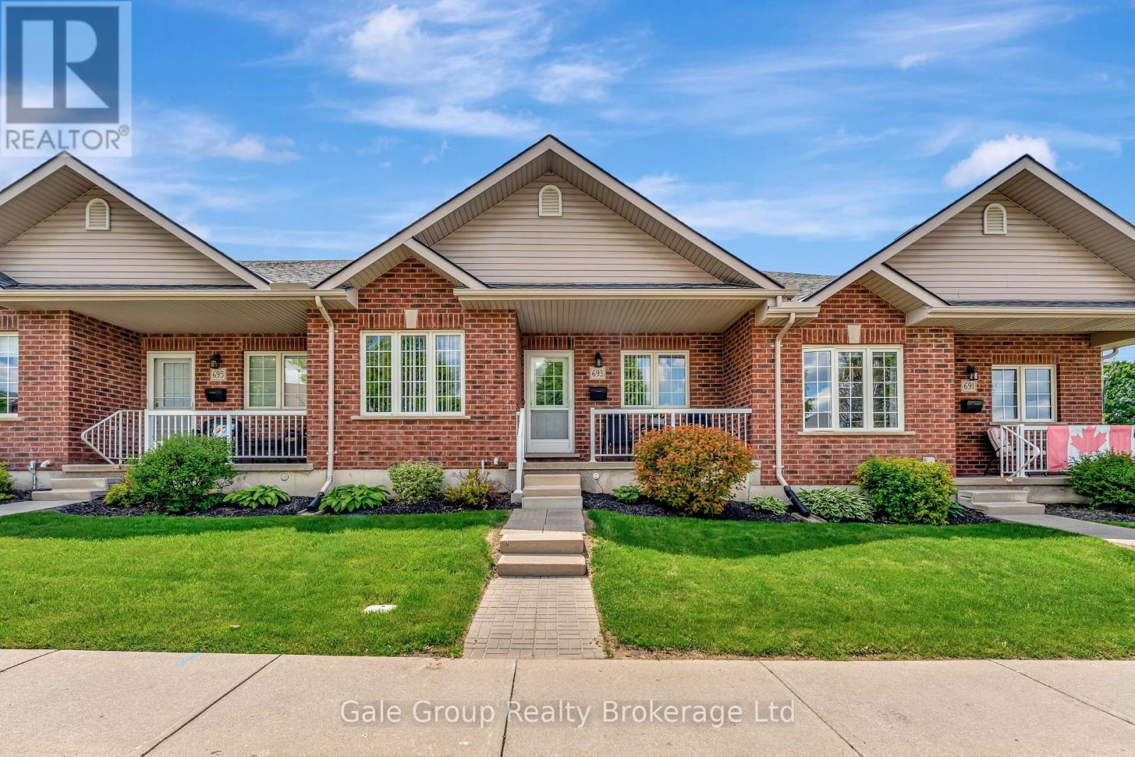 693 SOUTHWOOD WAY, Woodstock (Woodstock - South)