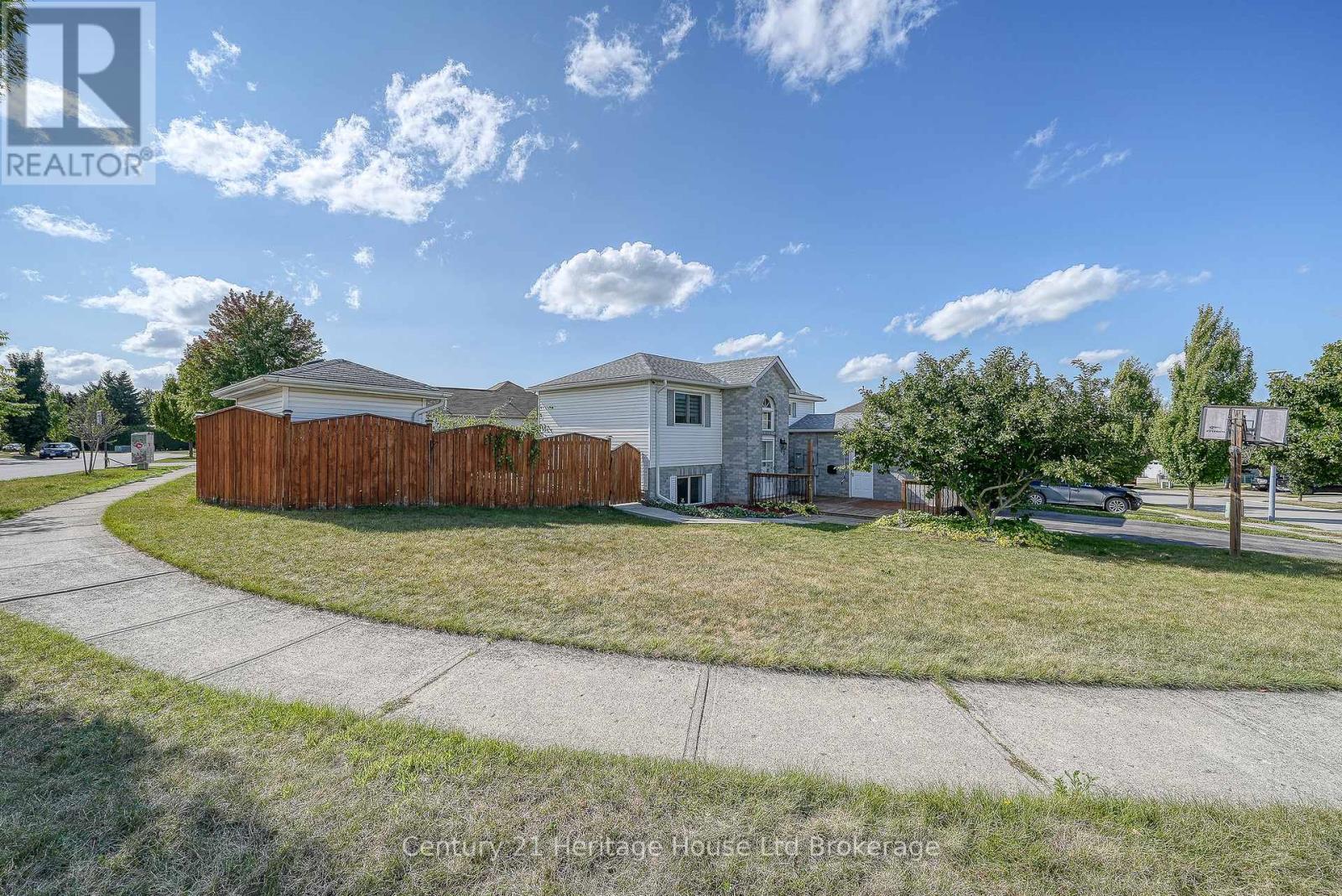 50 PEBBLE BEACH COURT, Woodstock (Woodstock - South)