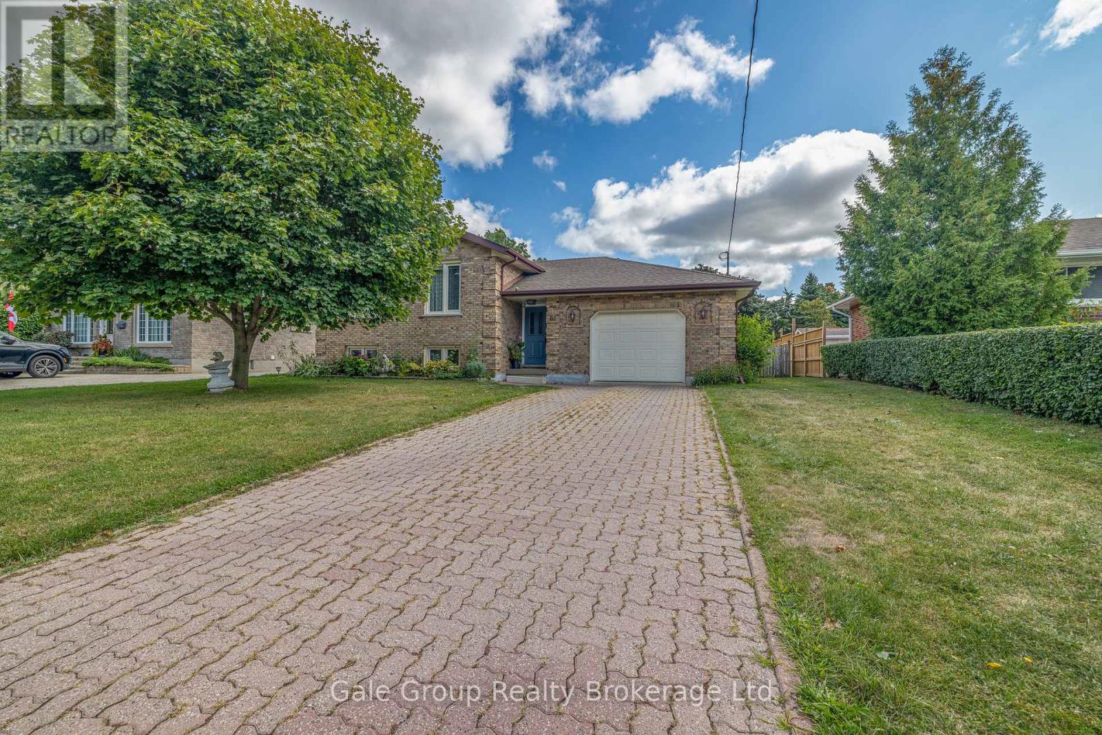 81 BEE STREET, Woodstock (Woodstock - South)