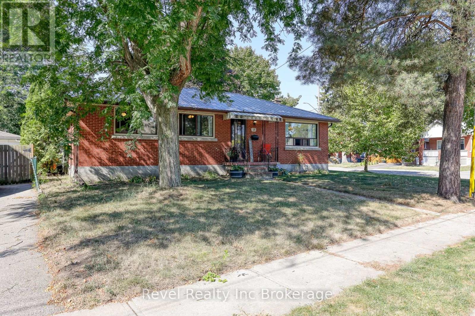 18 FIRST AVENUE, Brantford