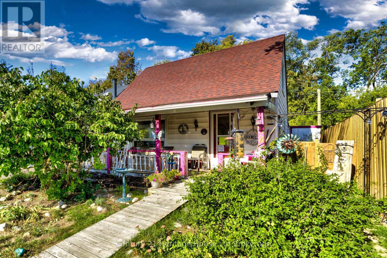 38 SANDERSON STREET, Brantford