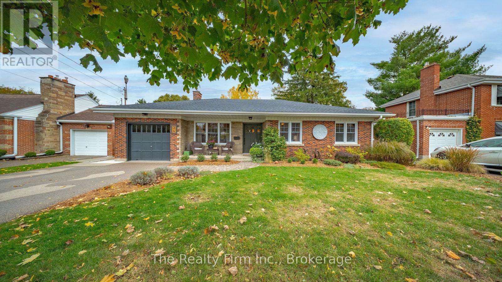 34 Springfield Drive, Brantford, X12476642: 34 Springfield Dr