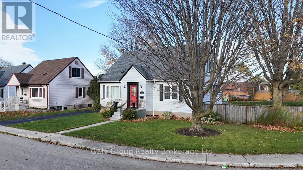 825 MAPLE AVENUE, Woodstock (Woodstock - South)