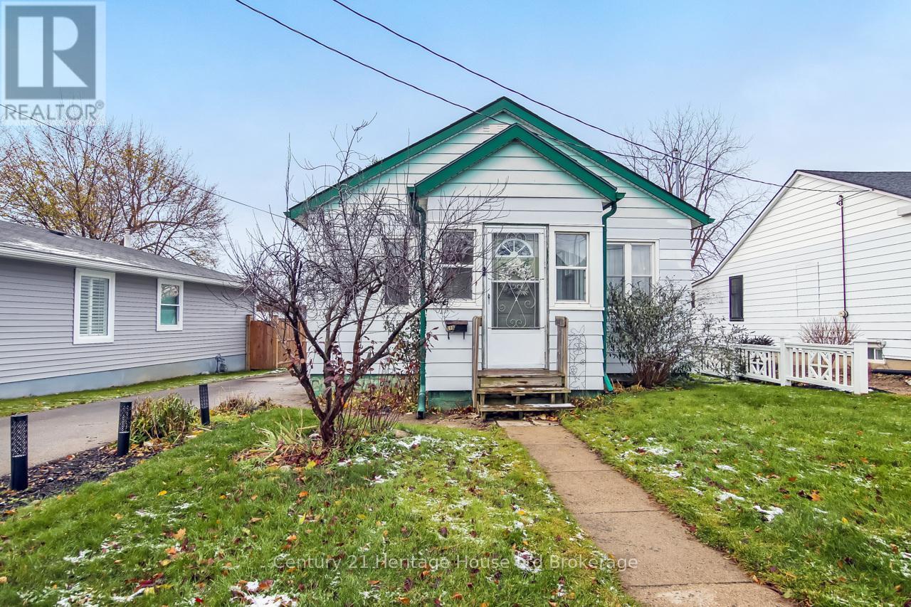 116 EAST PARK DRIVE, Woodstock (Woodstock - South)