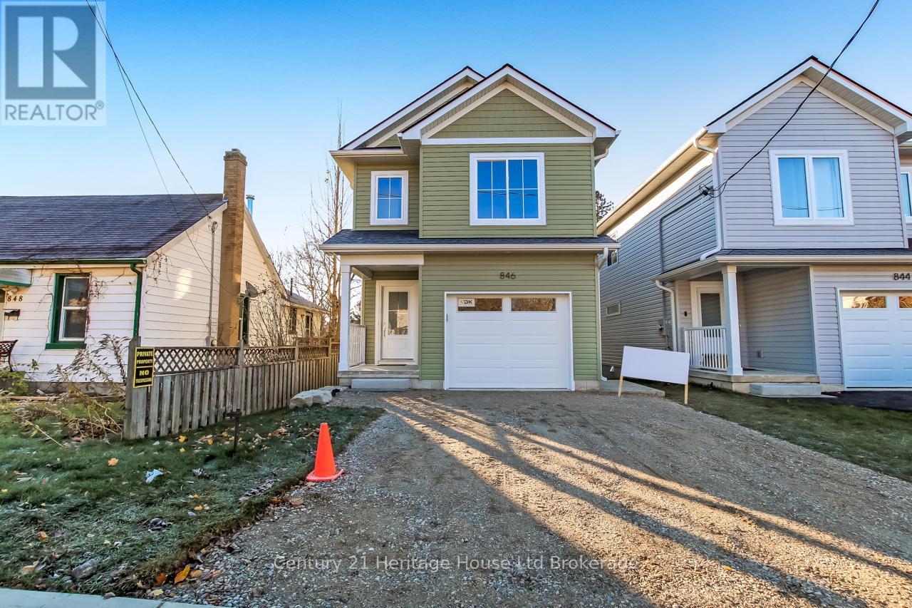 846 WATER STREET, Woodstock (Woodstock - South)