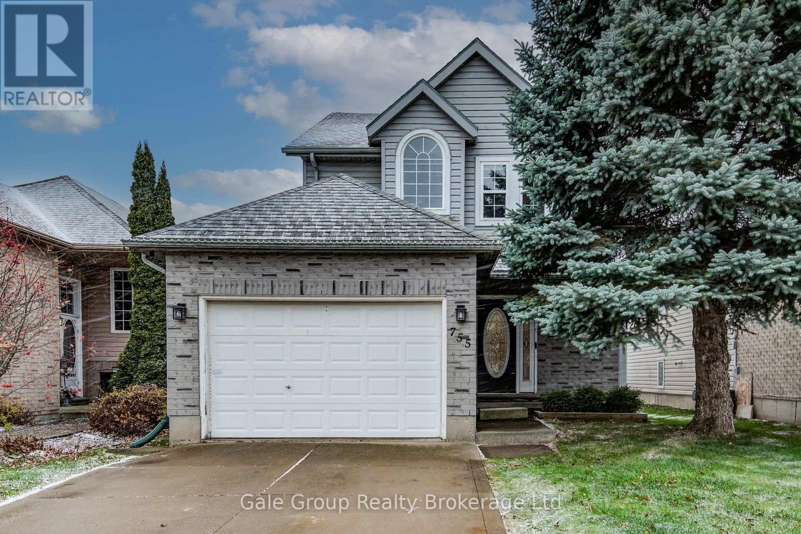 755 SOUTHWOOD WAY, Woodstock (Woodstock - South)