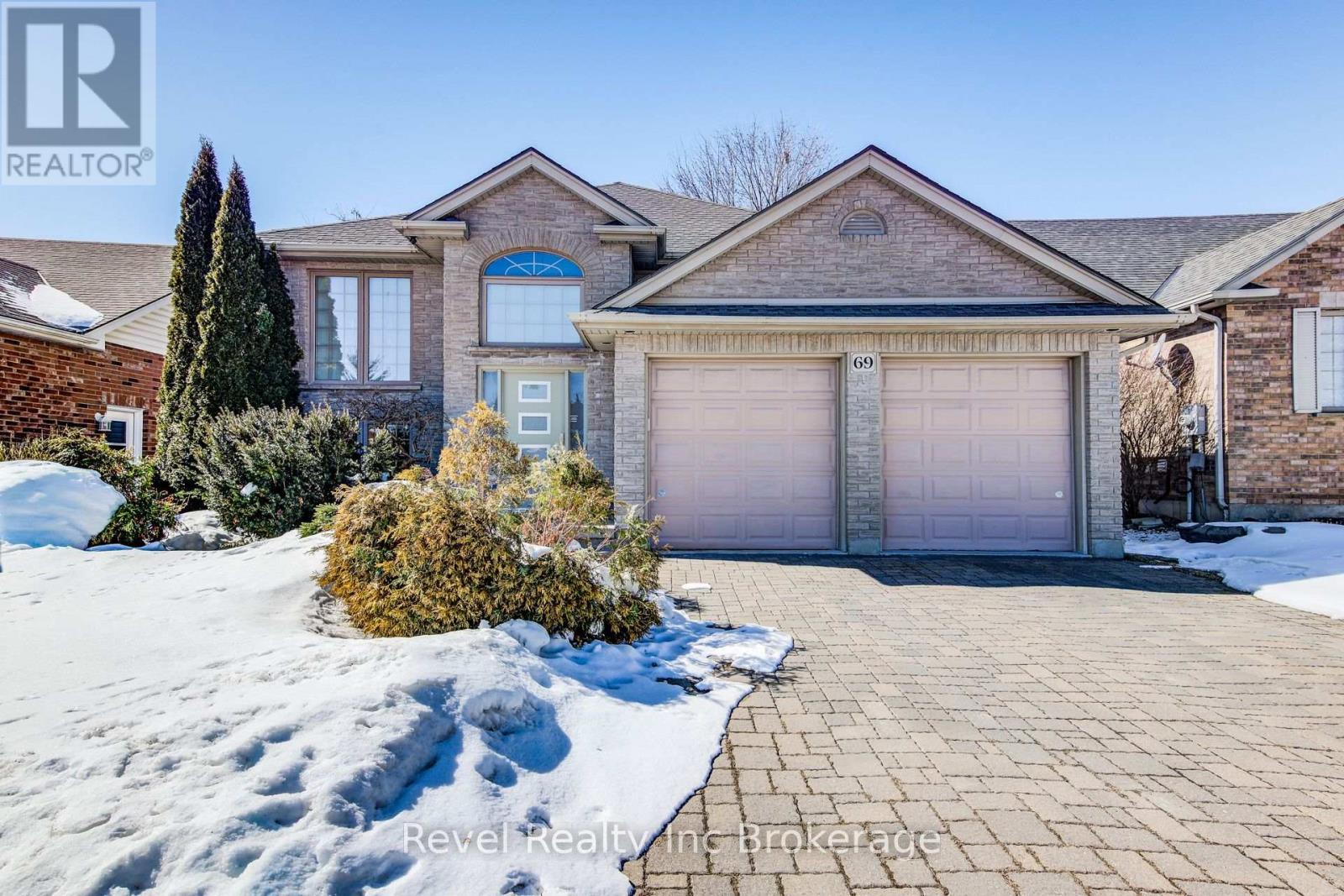 69 NEUTRAL AVENUE, Woodstock (Woodstock - North)