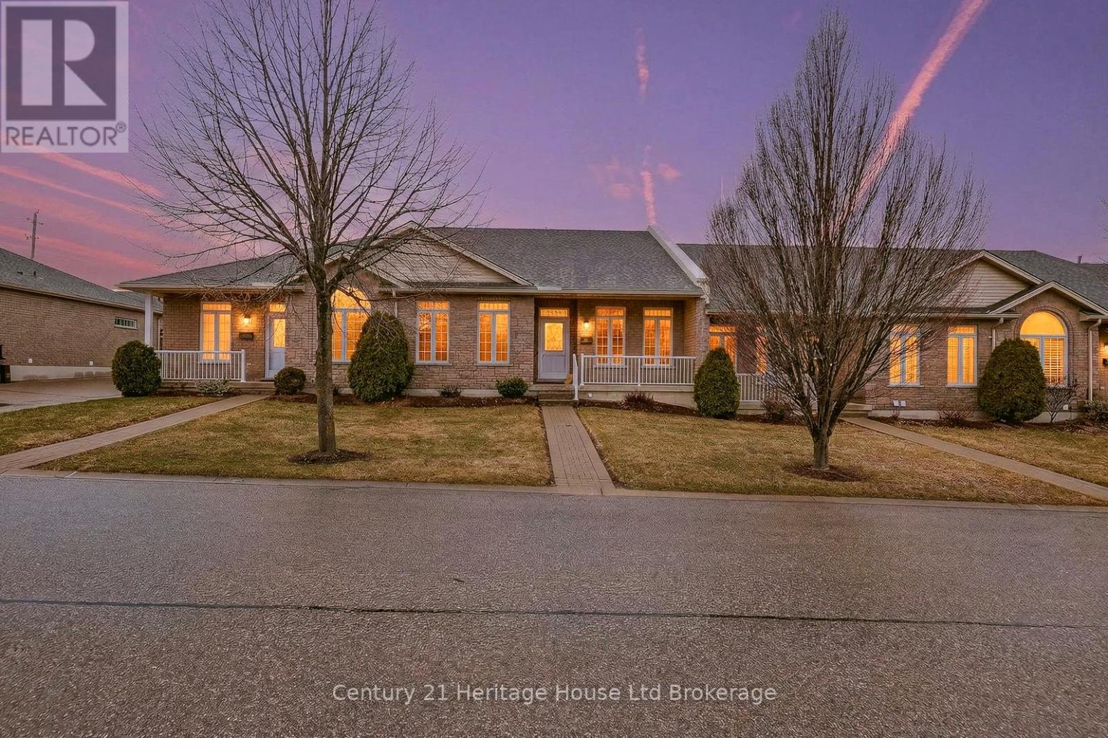 643 SOUTHWOOD WAY, Woodstock (Woodstock - South)