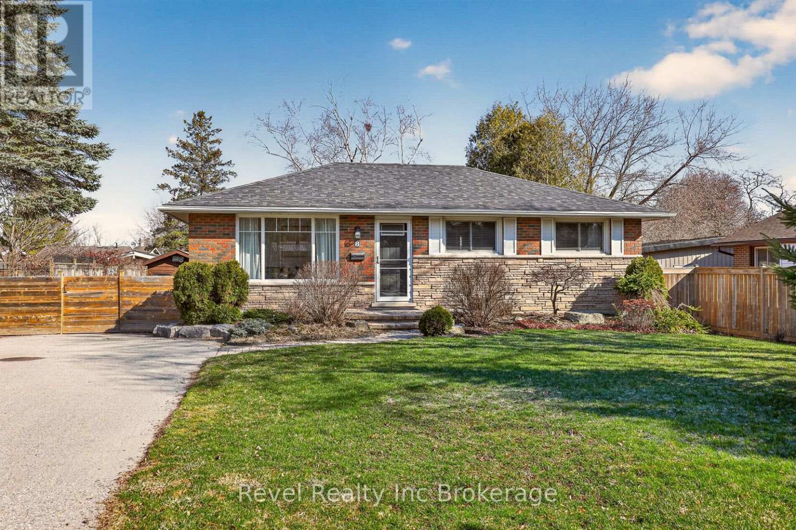 8 ELMWOOD PLACE, Woodstock (Woodstock - South)