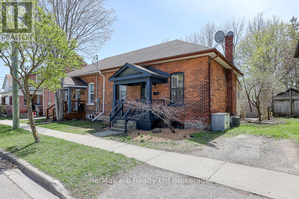 628 PEEL STREET, Woodstock (Woodstock - South)