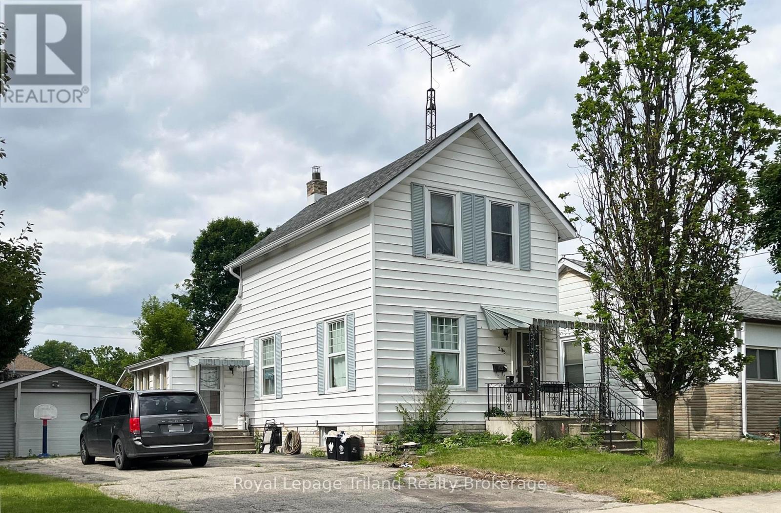 295 QUEEN STREET, Woodstock (Woodstock - South)