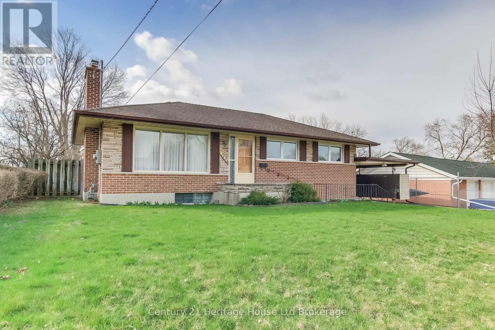 1030 ELORA ROAD, Woodstock (Woodstock - North)
