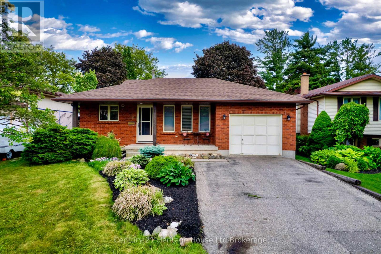 30 LAUREL CRESCENT, Ingersoll (Ingersoll - South)