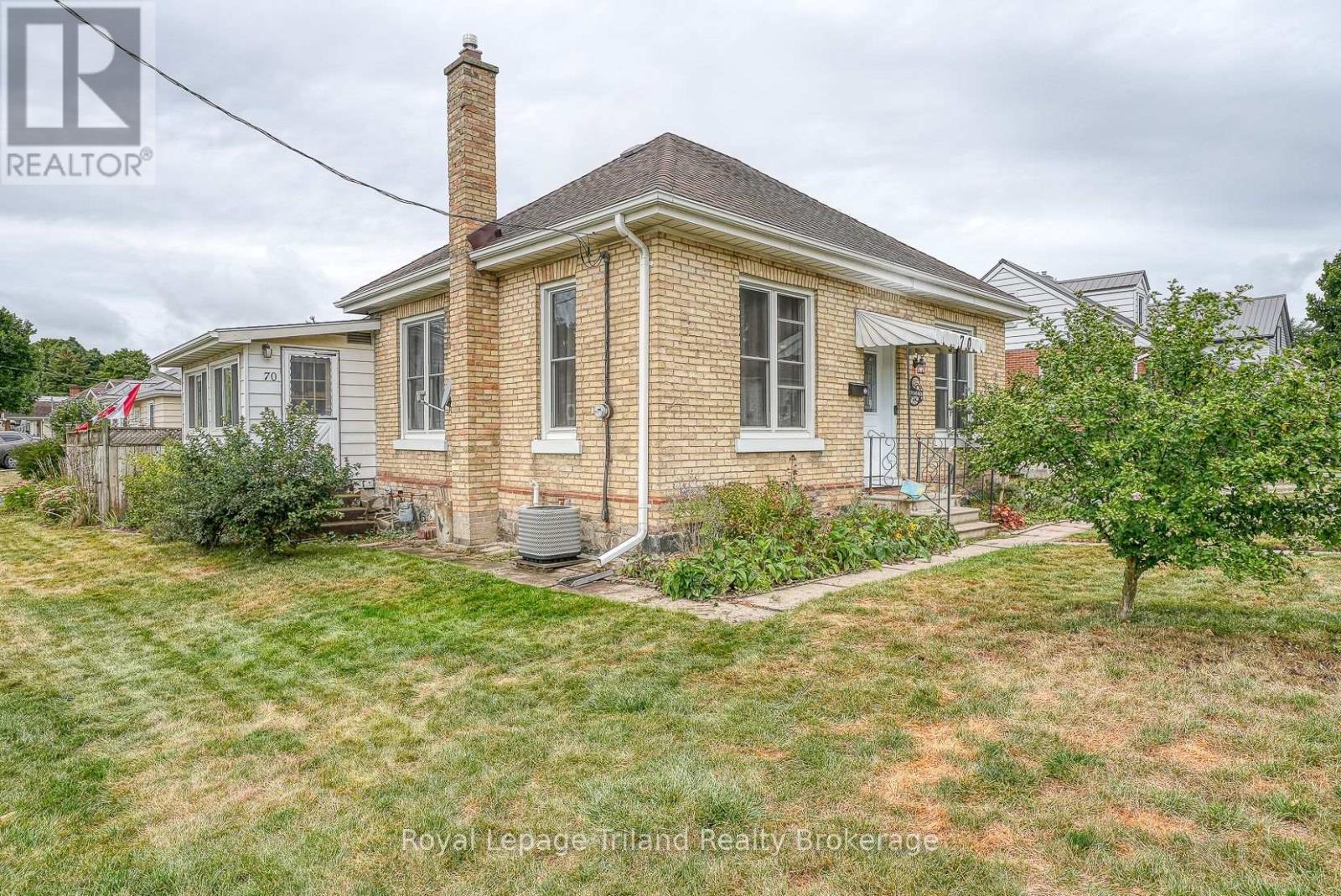 70 NORWICH AVENUE, Woodstock (Woodstock - South)