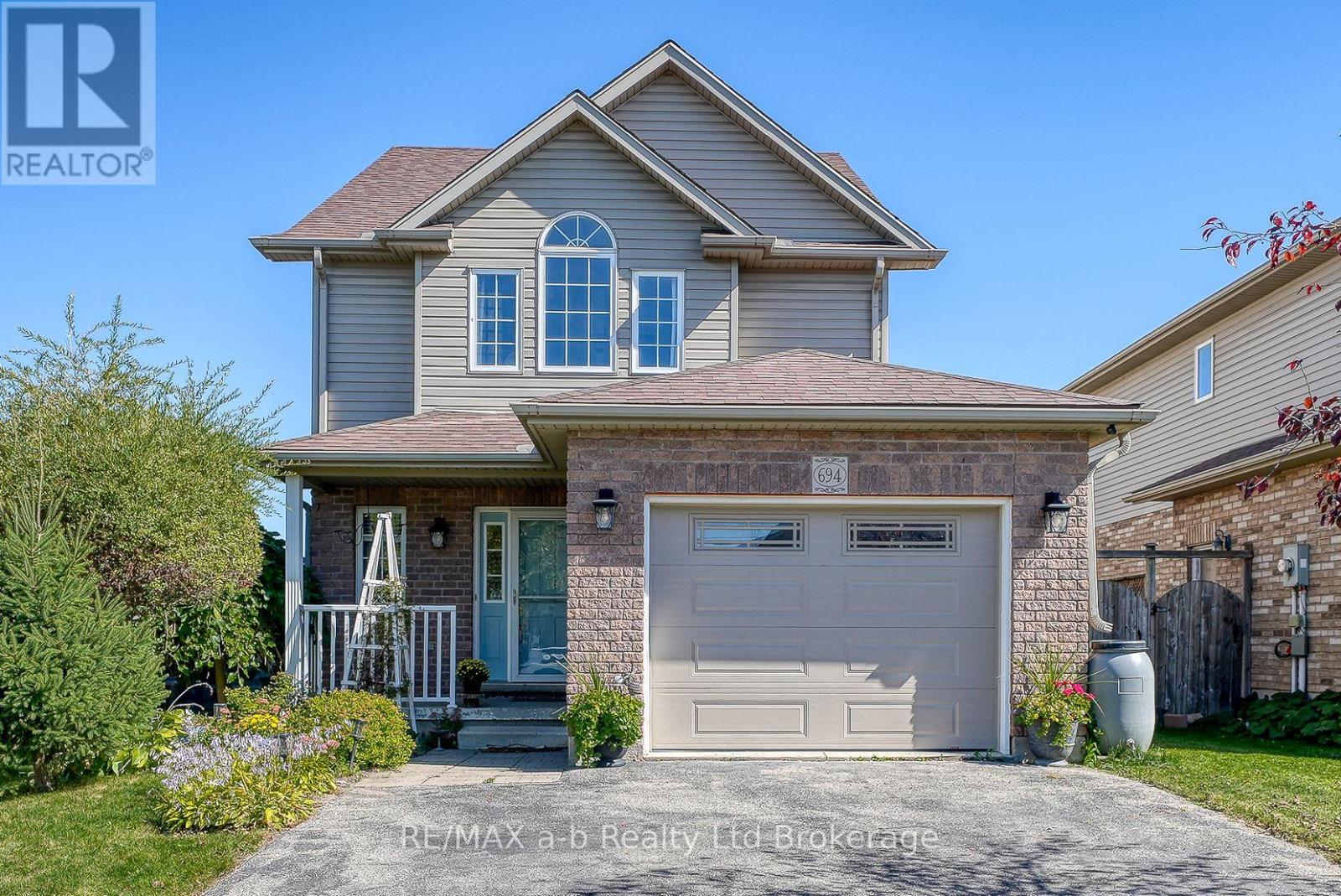 694 SOUTHWOOD WAY, Woodstock (Woodstock - South)