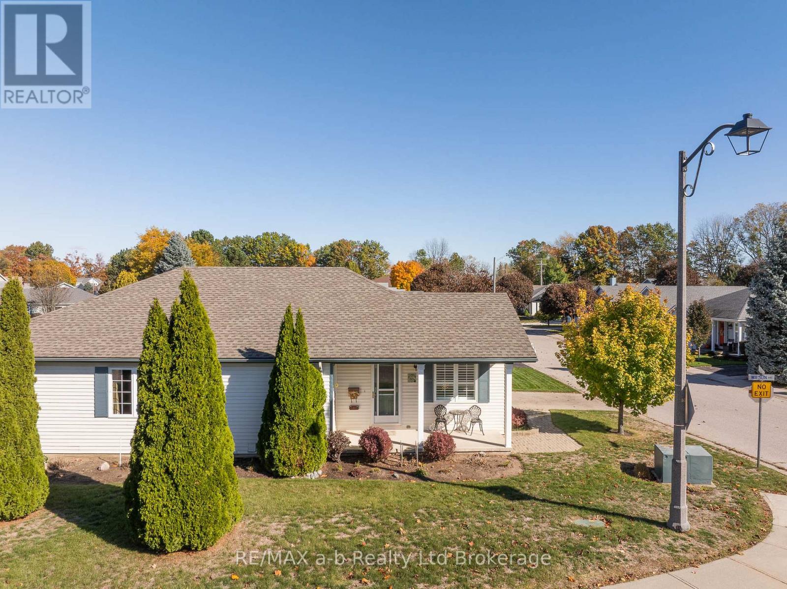 2 BALAZS COURT, Tillsonburg