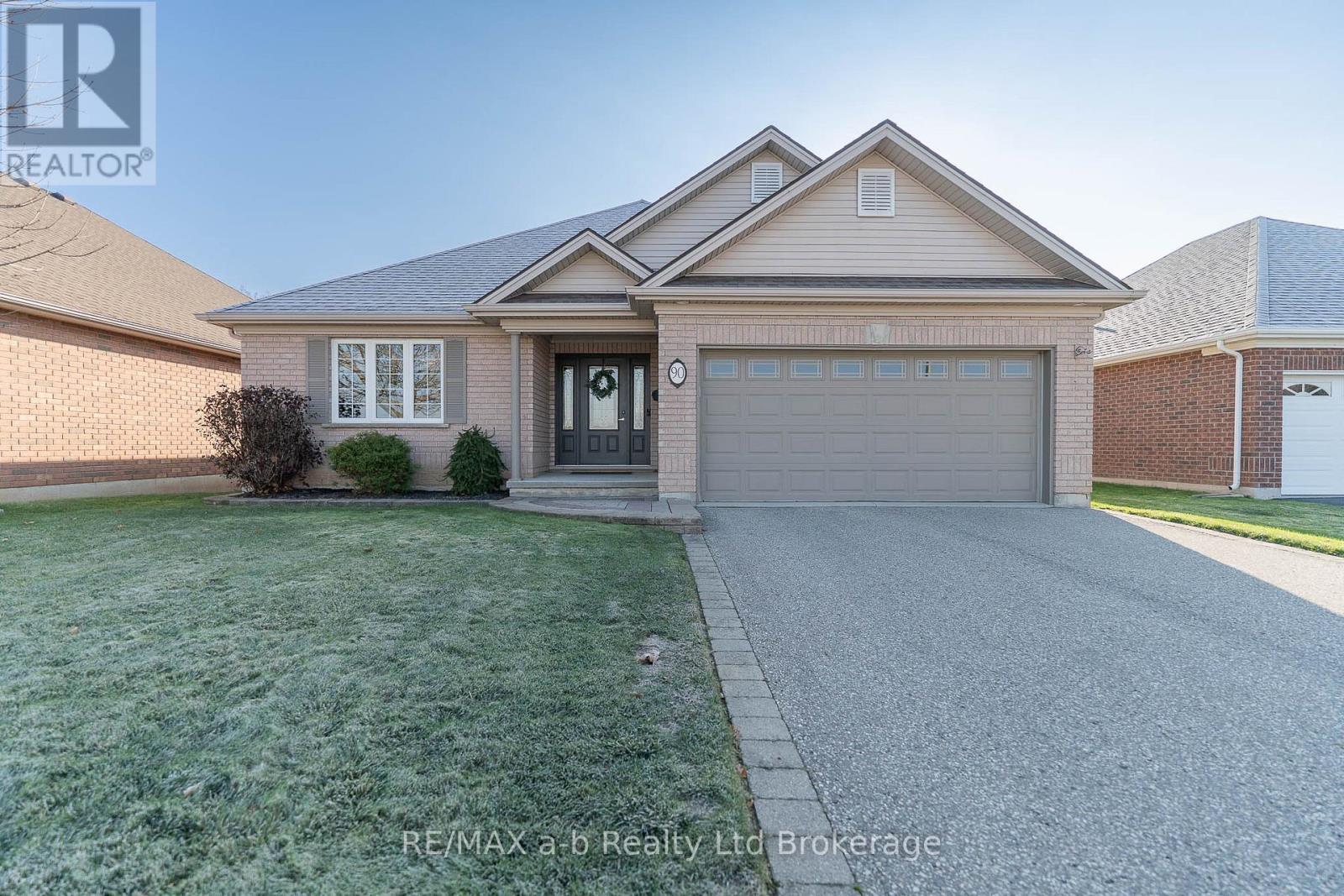 90 WESTON DRIVE, Tillsonburg