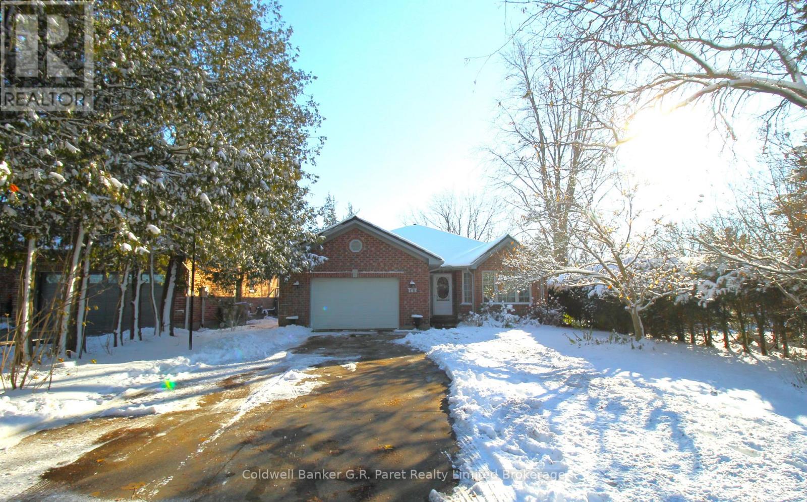 105 DUCHESS AVENUE, Lucan Biddulph (Lucan)