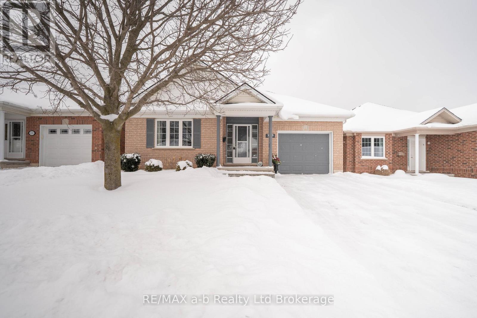 218 BALDWIN STREET, Tillsonburg