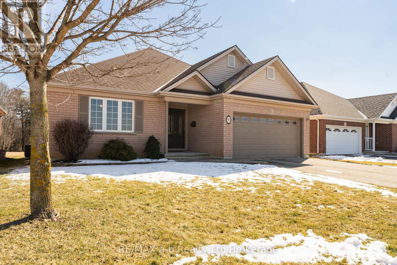 90 WESTON DRIVE, Tillsonburg