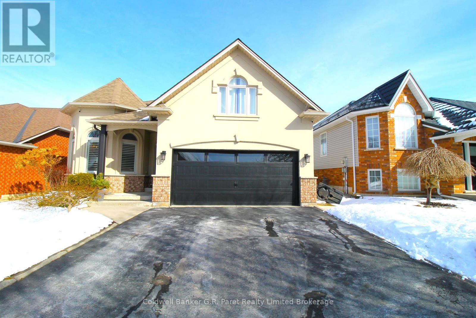 32 MACDONALD CRESCENT, Brantford