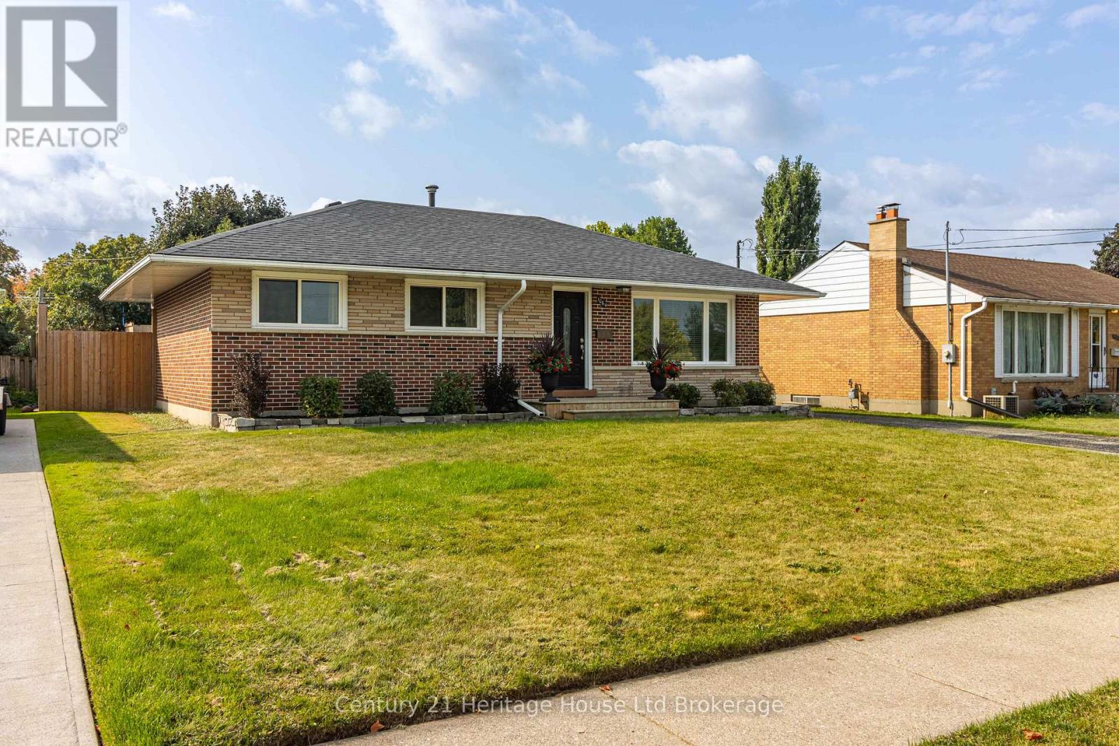 1064 SOVEREIGN ROAD, Woodstock (Woodstock - North)