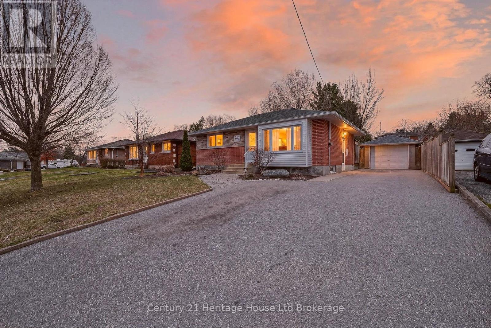 390 ARGYLE STREET, Woodstock (Woodstock - South)