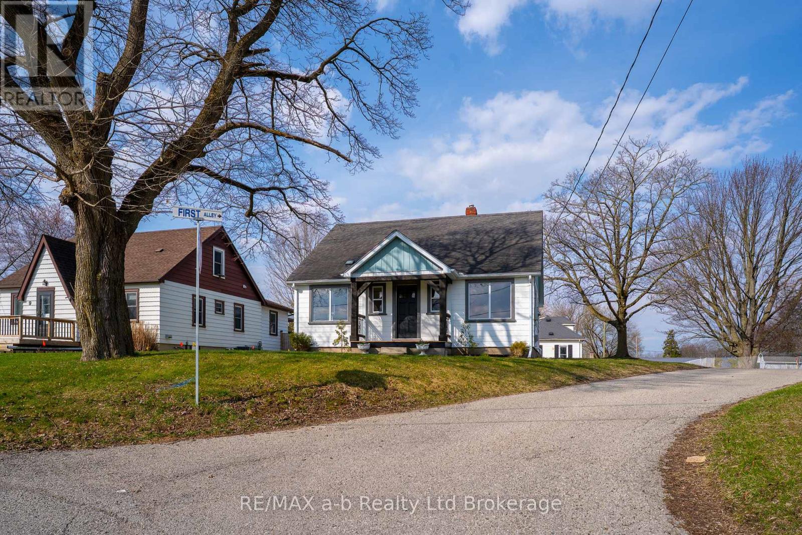 7 BALL STREET, Tillsonburg