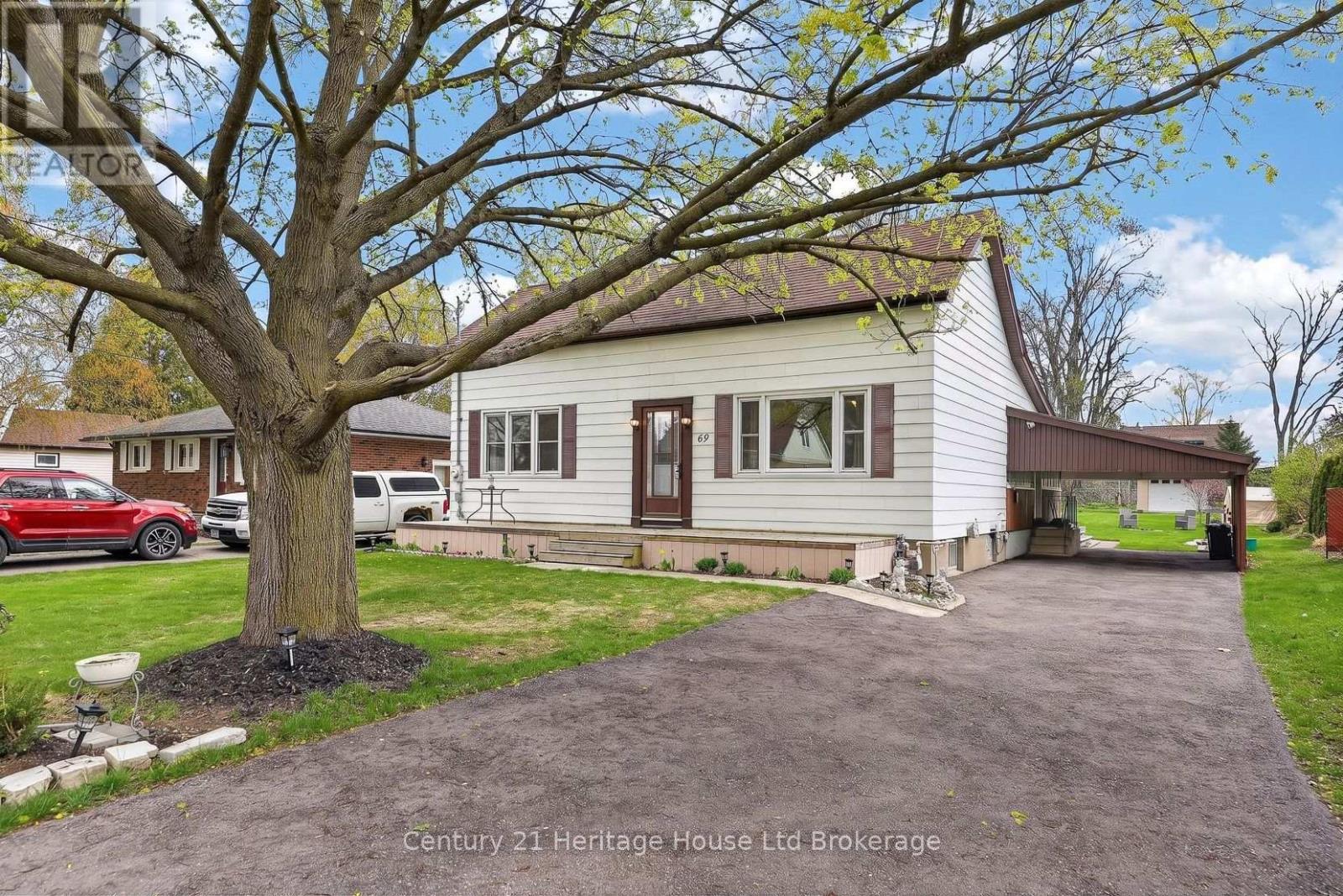 69 BEE STREET, Woodstock (Woodstock - South)