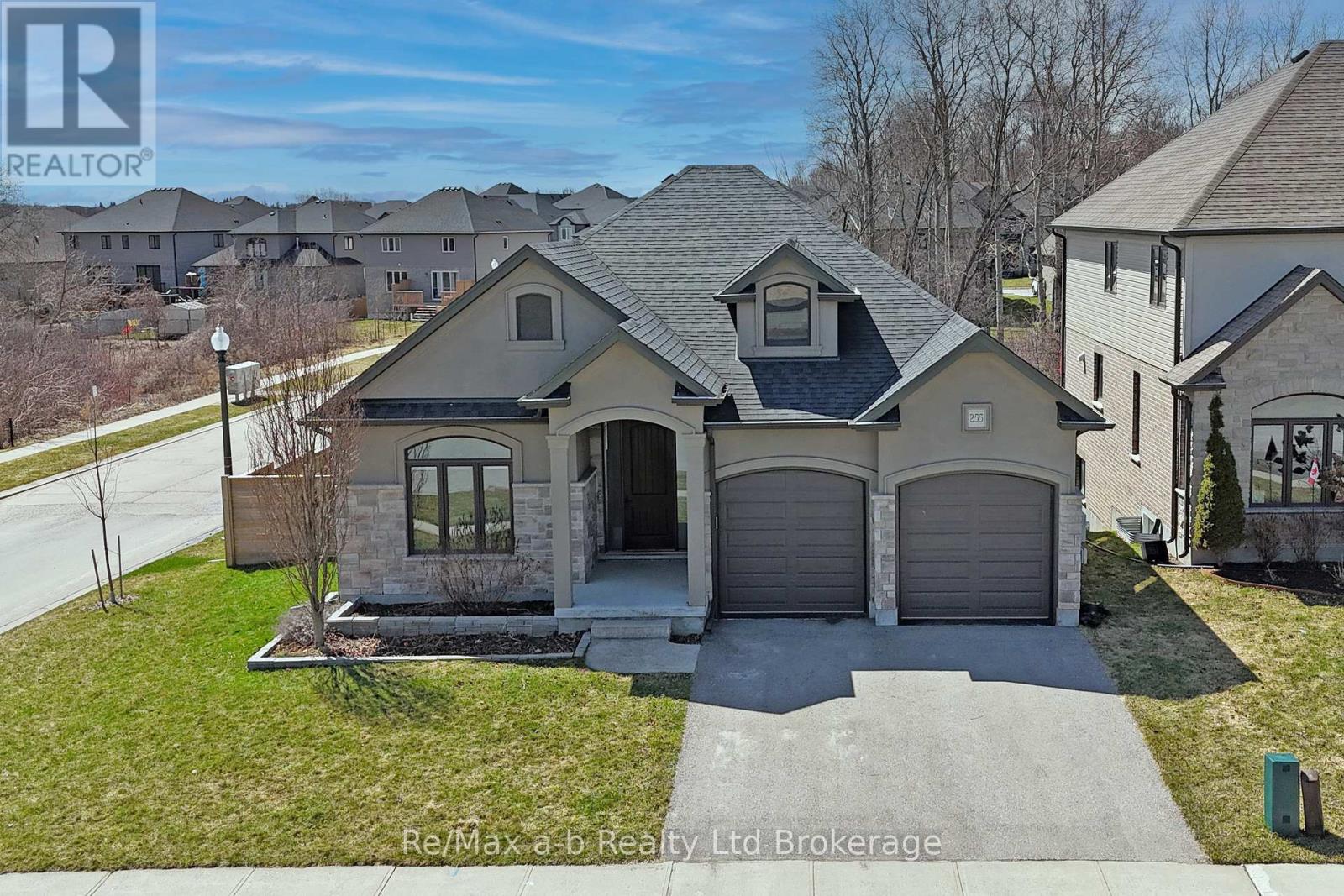 255 WEDGEWOOD DRIVE, Woodstock (Woodstock - North)
