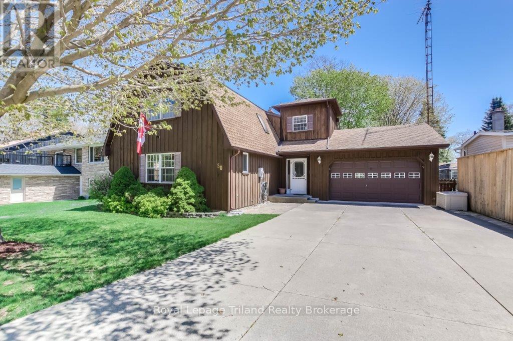 50 WARWICK AVENUE N, Lambton Shores (Grand Bend)
