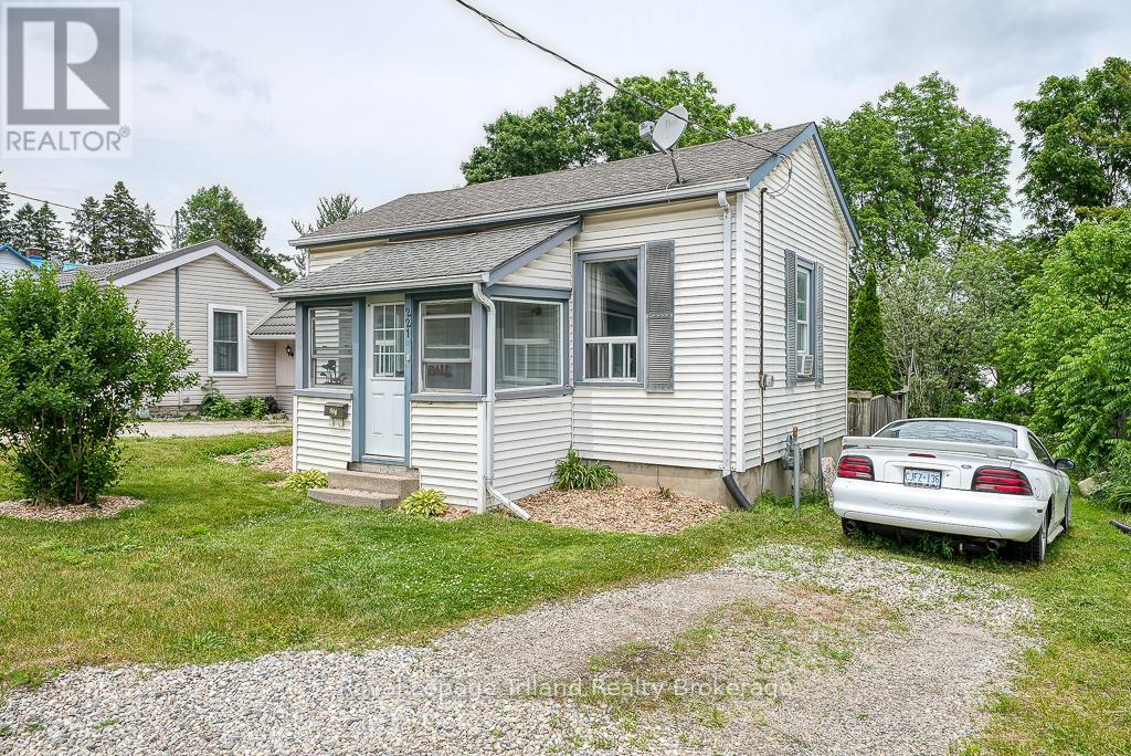 221 PARK ROW, Woodstock (Woodstock - South)