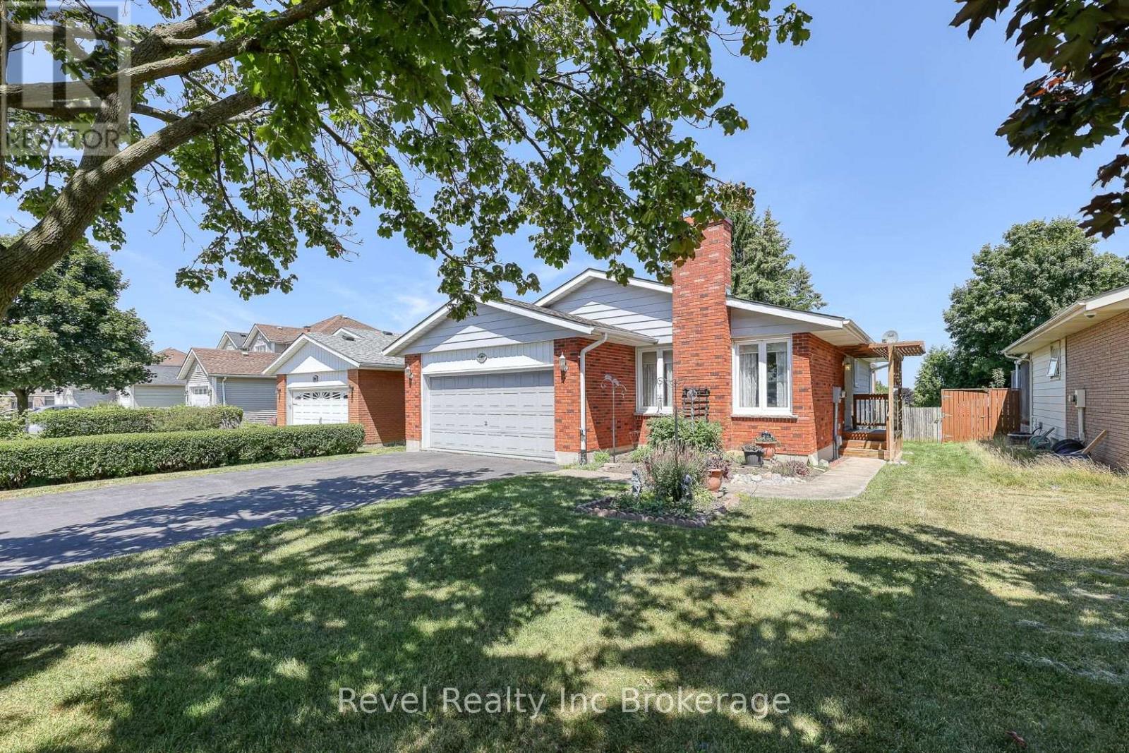 1051 DEVONSHIRE AVENUE, Woodstock (Woodstock - North)