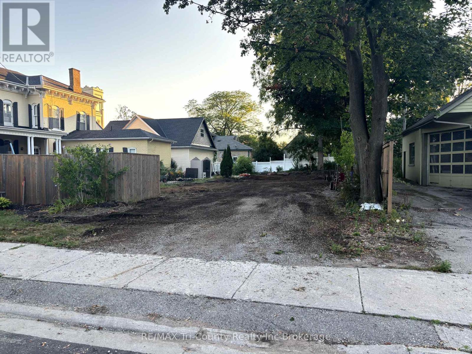 74 KING STREET, Aylmer