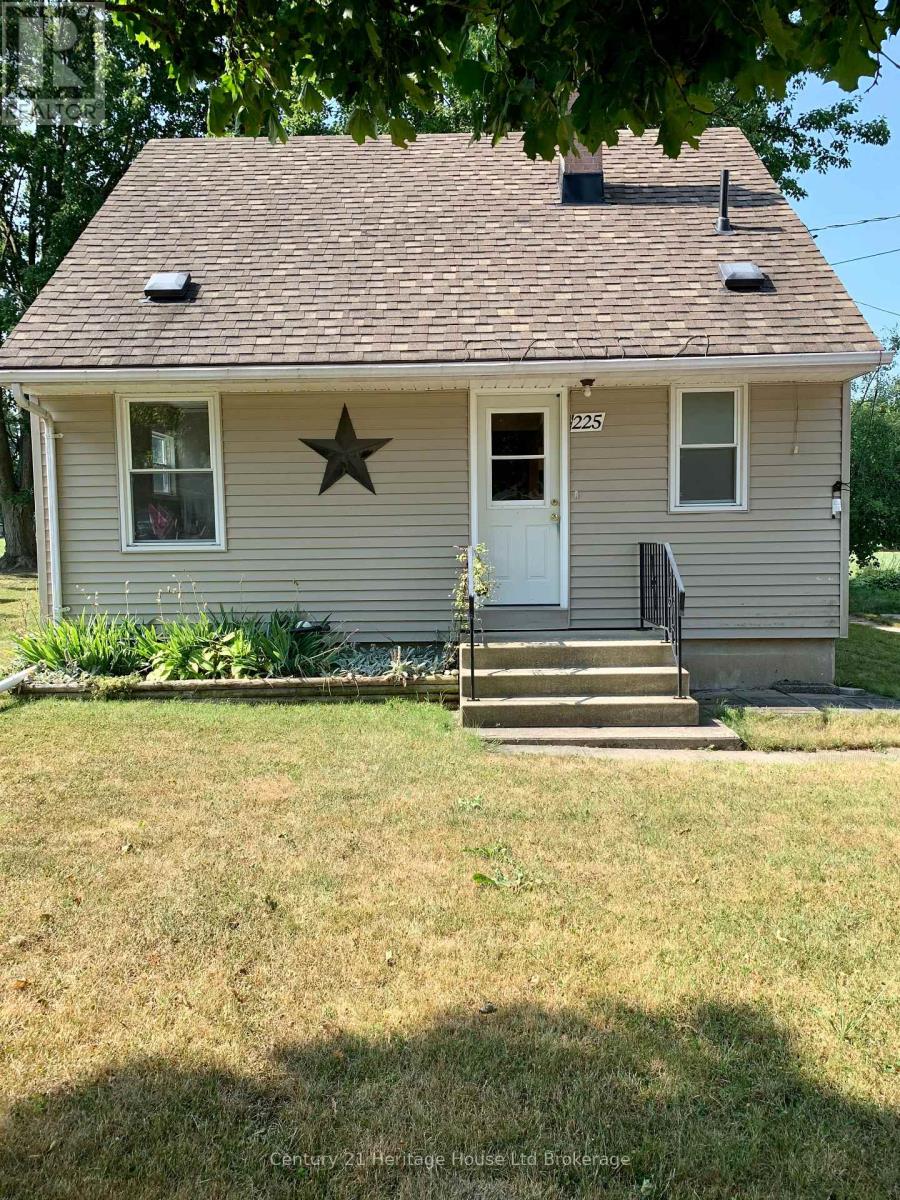 225 ALGONQUIN DRIVE, South Huron (Exeter)