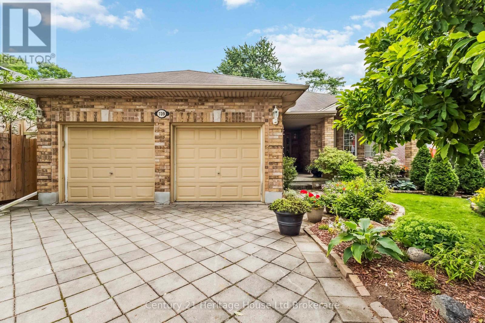 739 THORNWOOD DRIVE, London North (North P)