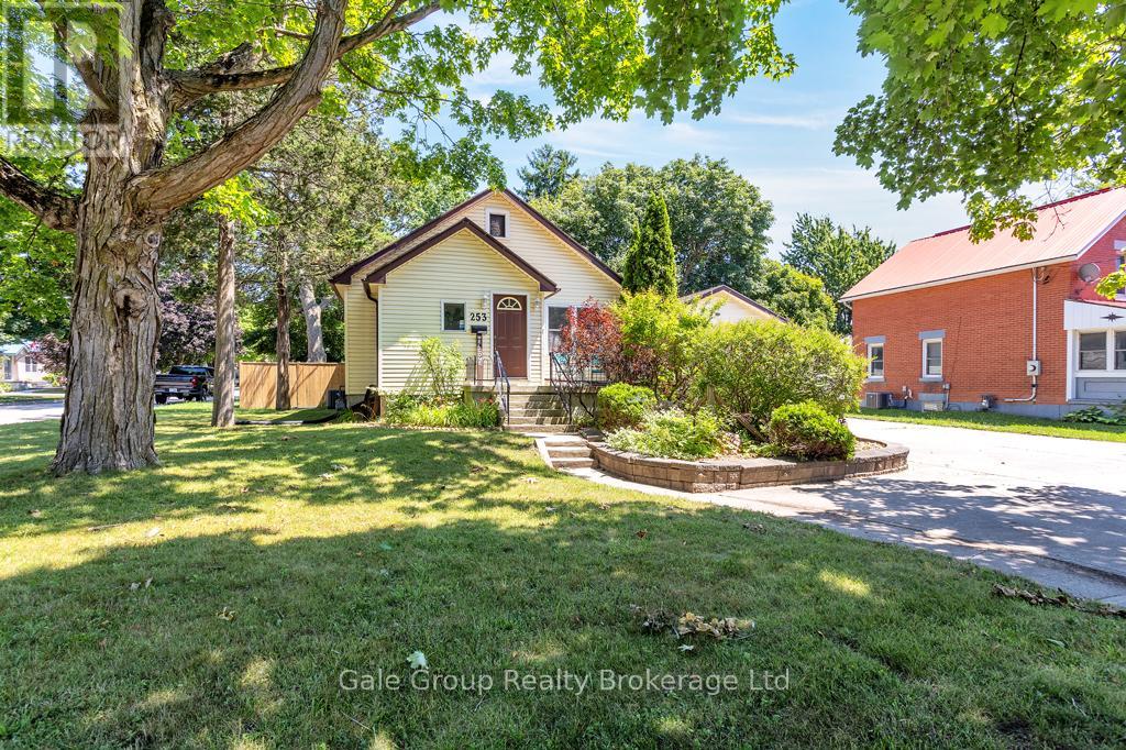 253 JOHN STREET N, Aylmer