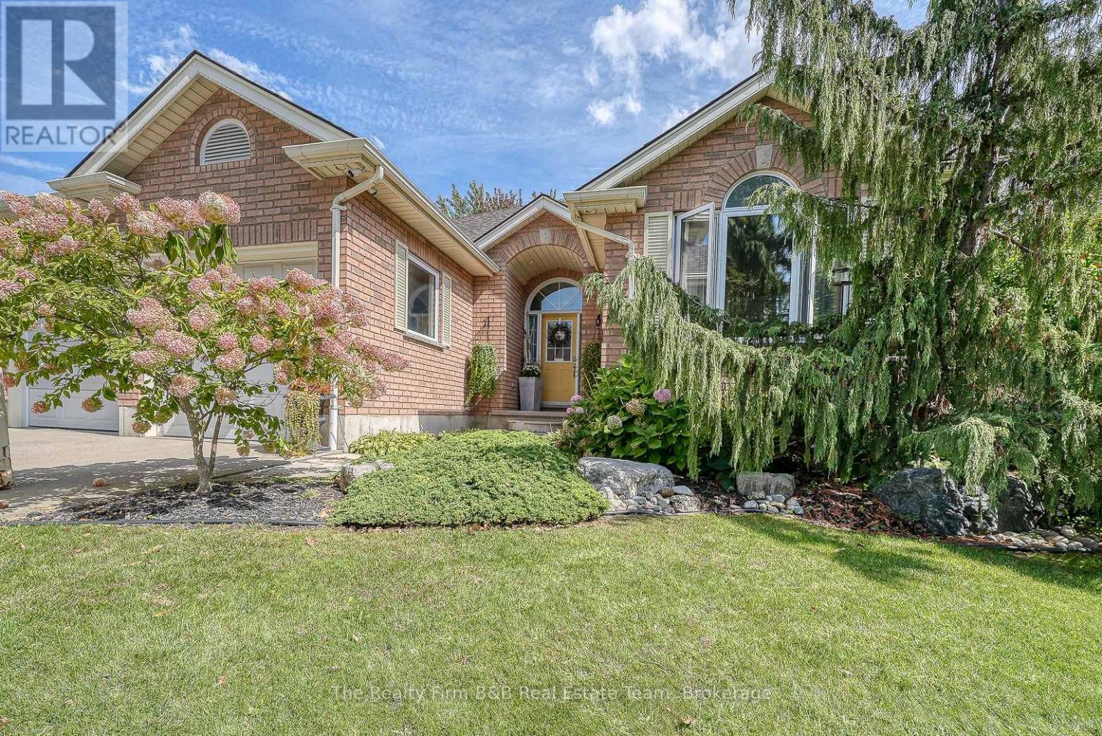 504 CRESTWOOD COURT, Woodstock (Woodstock - North)
