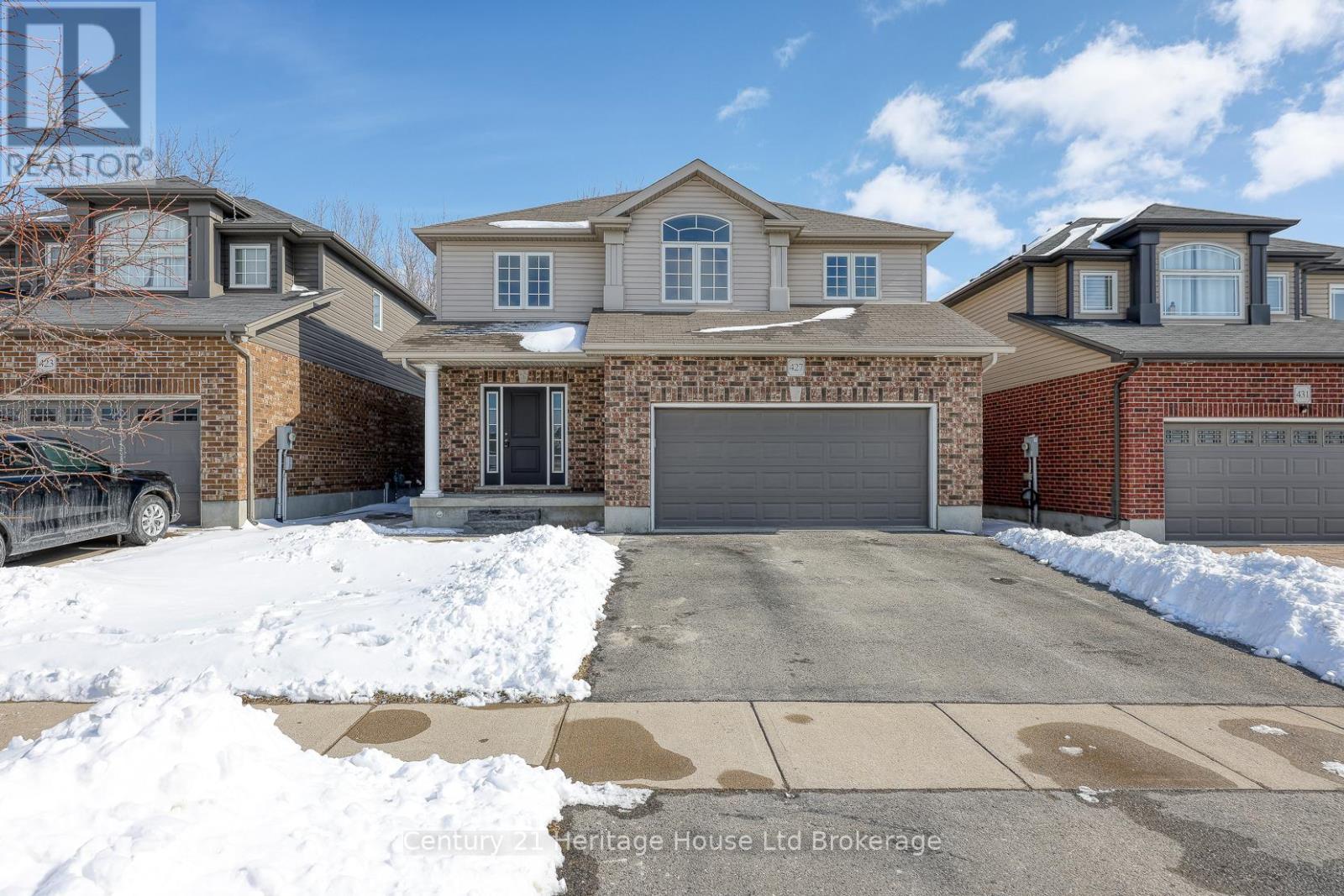 427 CHAMPLAIN AVENUE, Woodstock (Woodstock - South)