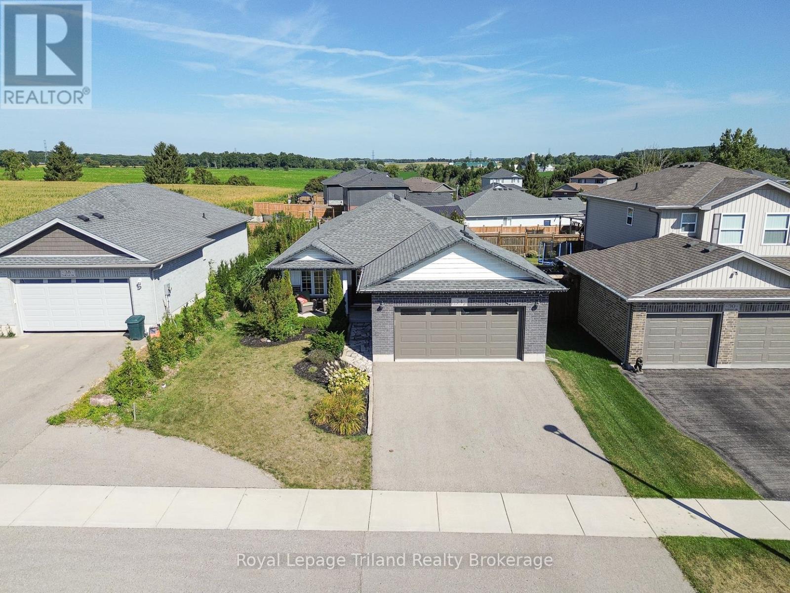 34 TARTAN DRIVE, Zorra