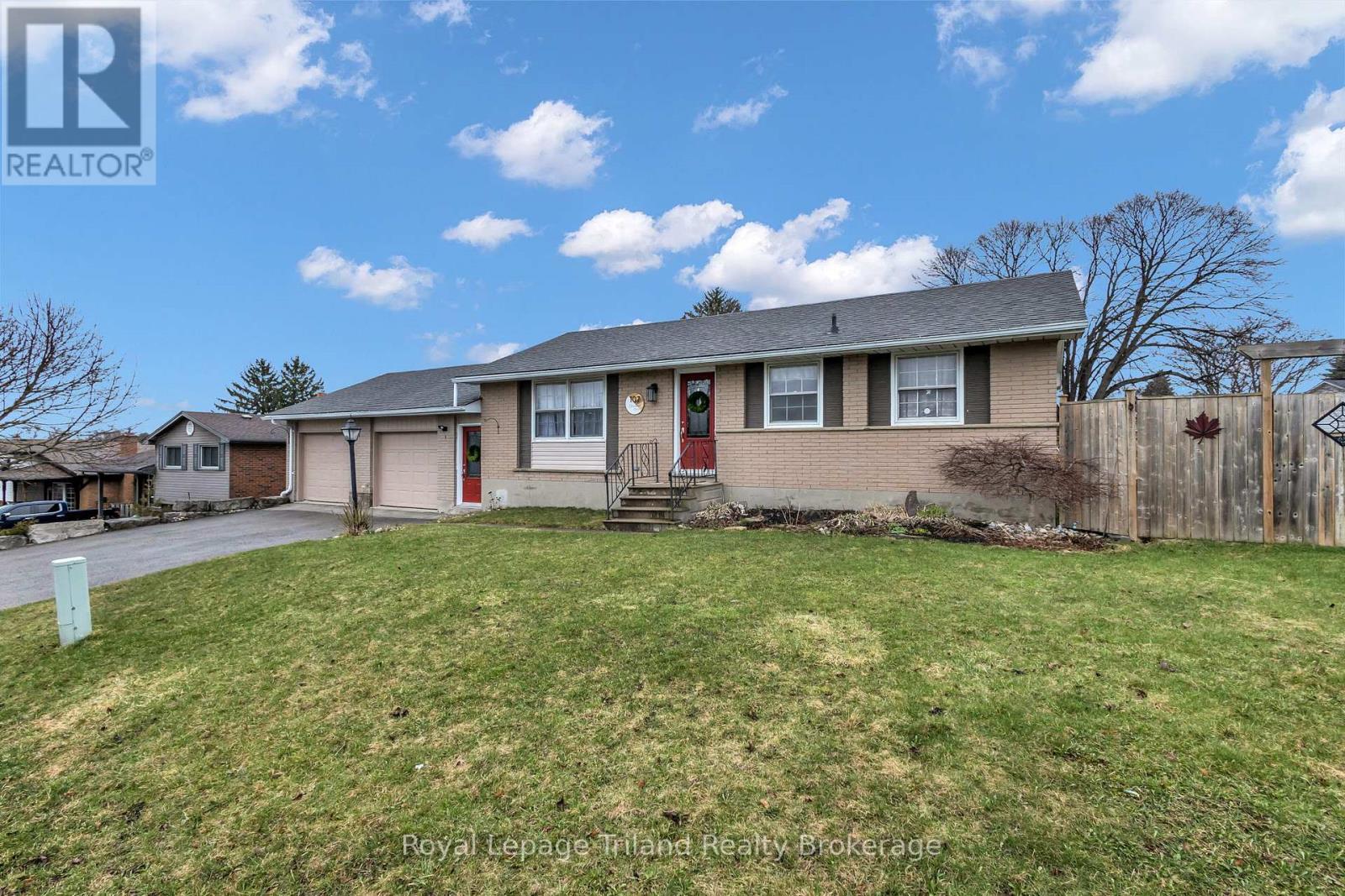 107 ELMWOOD CRESCENT, Woodstock (Woodstock - South)