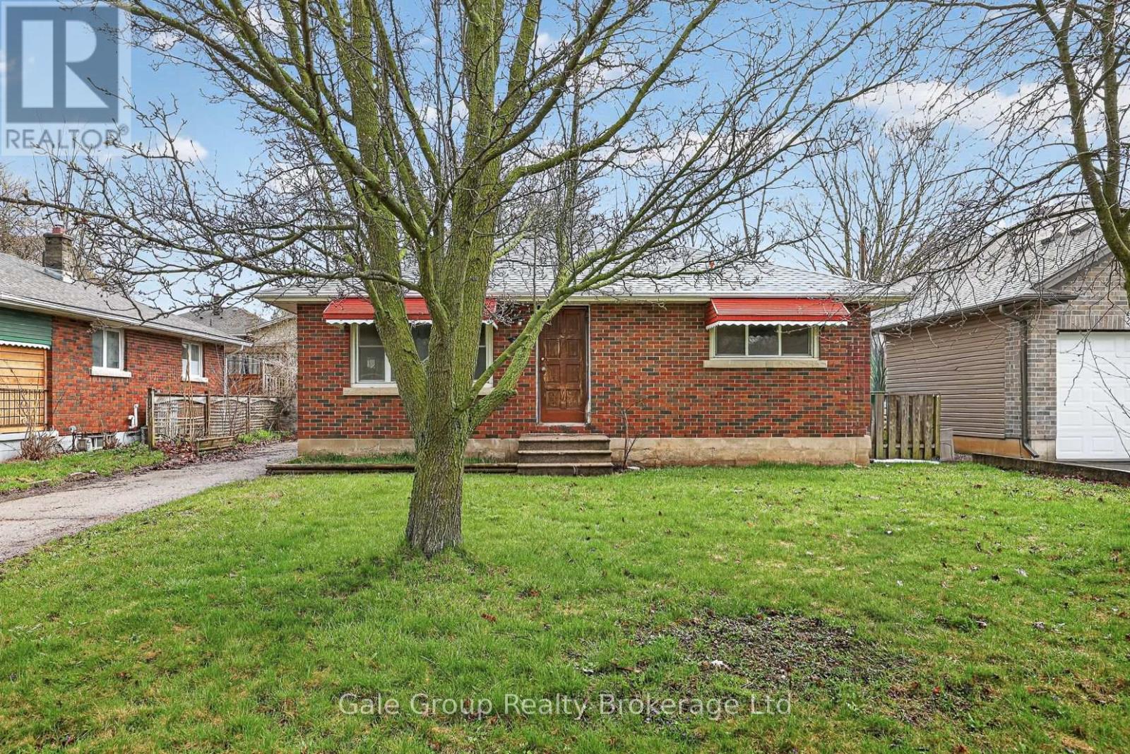 21 CRONYN STREET, Woodstock (Woodstock - South)