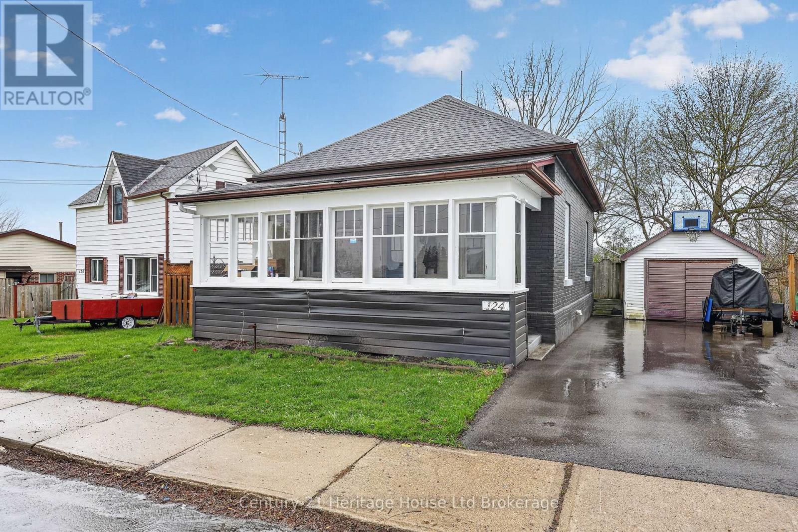 124 EAST PARK DRIVE, Woodstock (Woodstock - South)