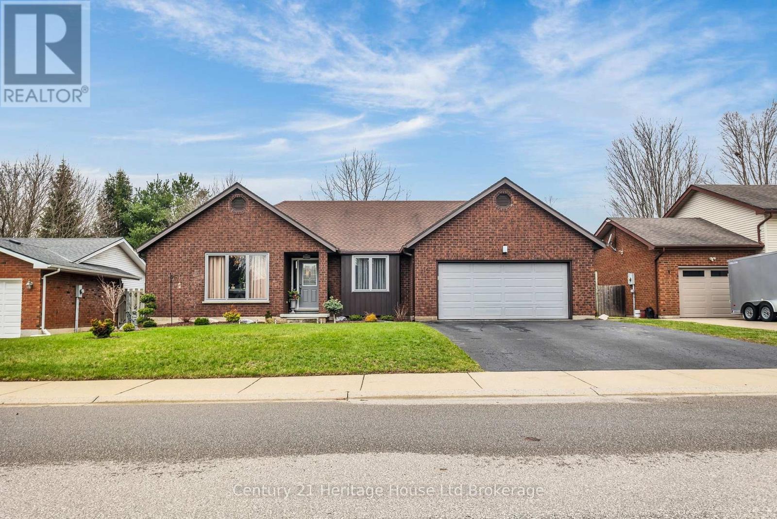 15 GIBSON DRIVE, Tillsonburg